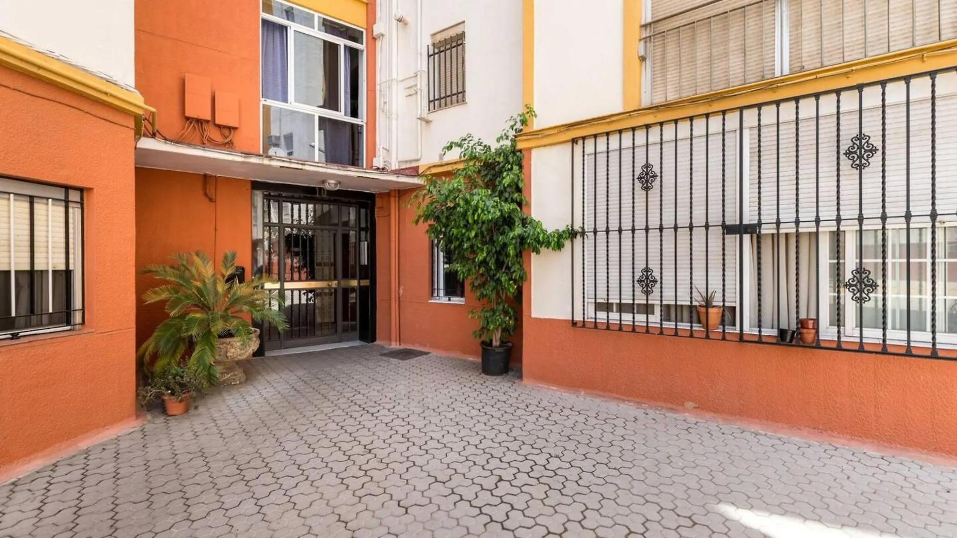 Comfortable Apartment In The Heart Of Sevilla 51 Sqm Air Conditioned  Seville